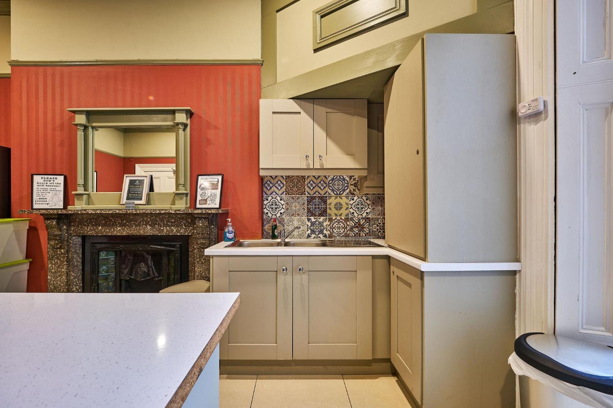 22 The Square Hotel Londonderry ภายนอก รูปภาพ