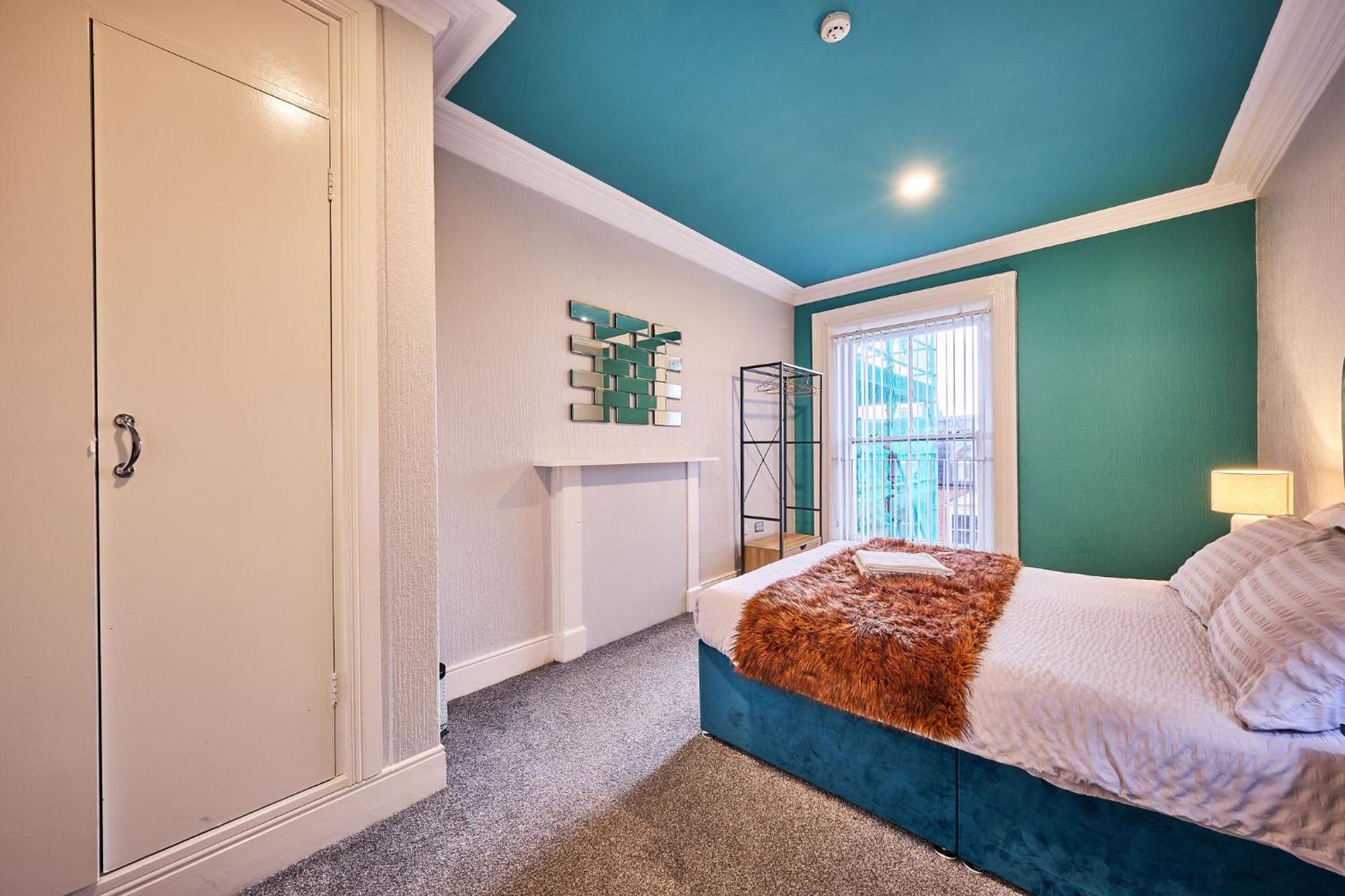 22 The Square Hotel Londonderry ภายนอก รูปภาพ