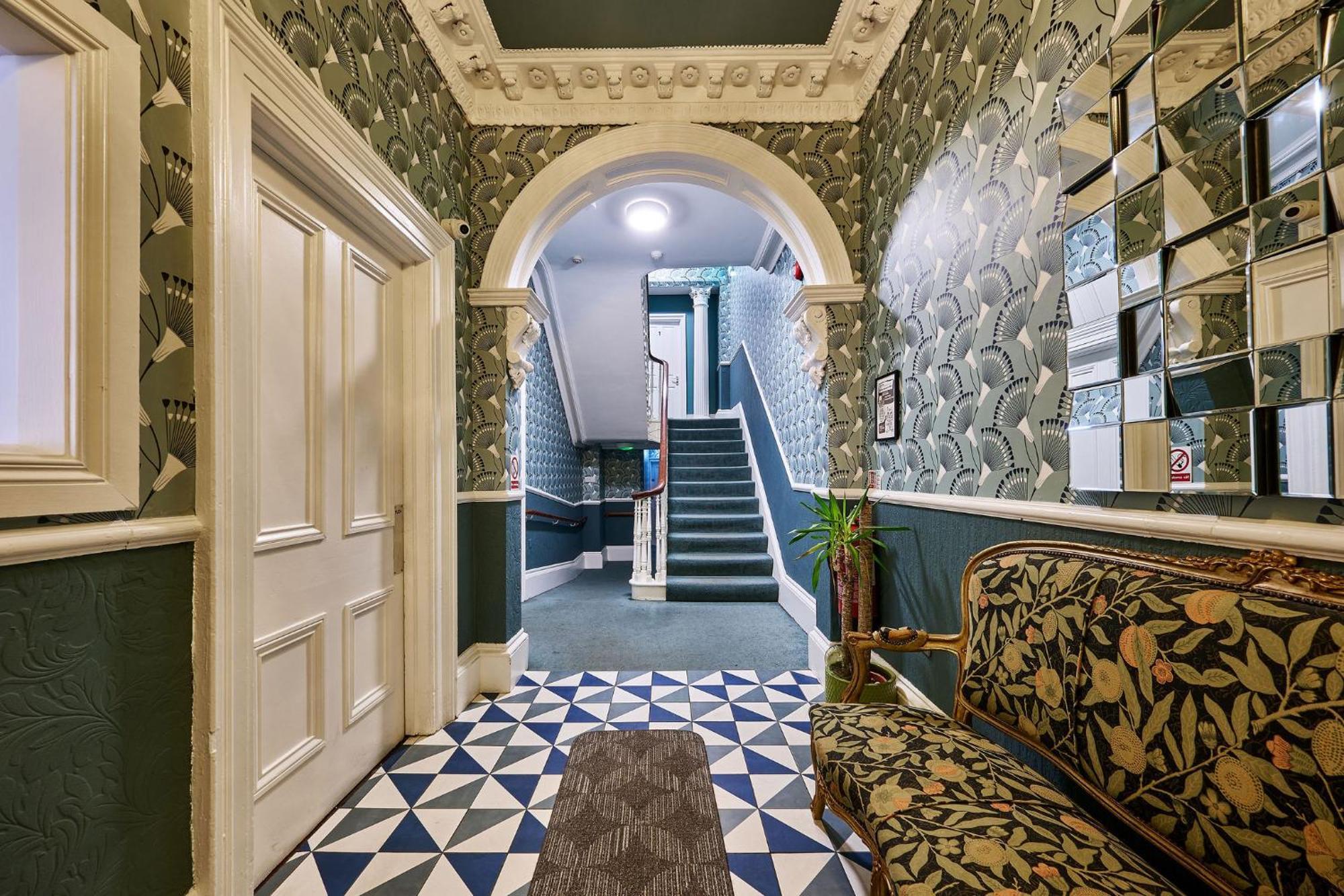 22 The Square Hotel Londonderry ภายนอก รูปภาพ