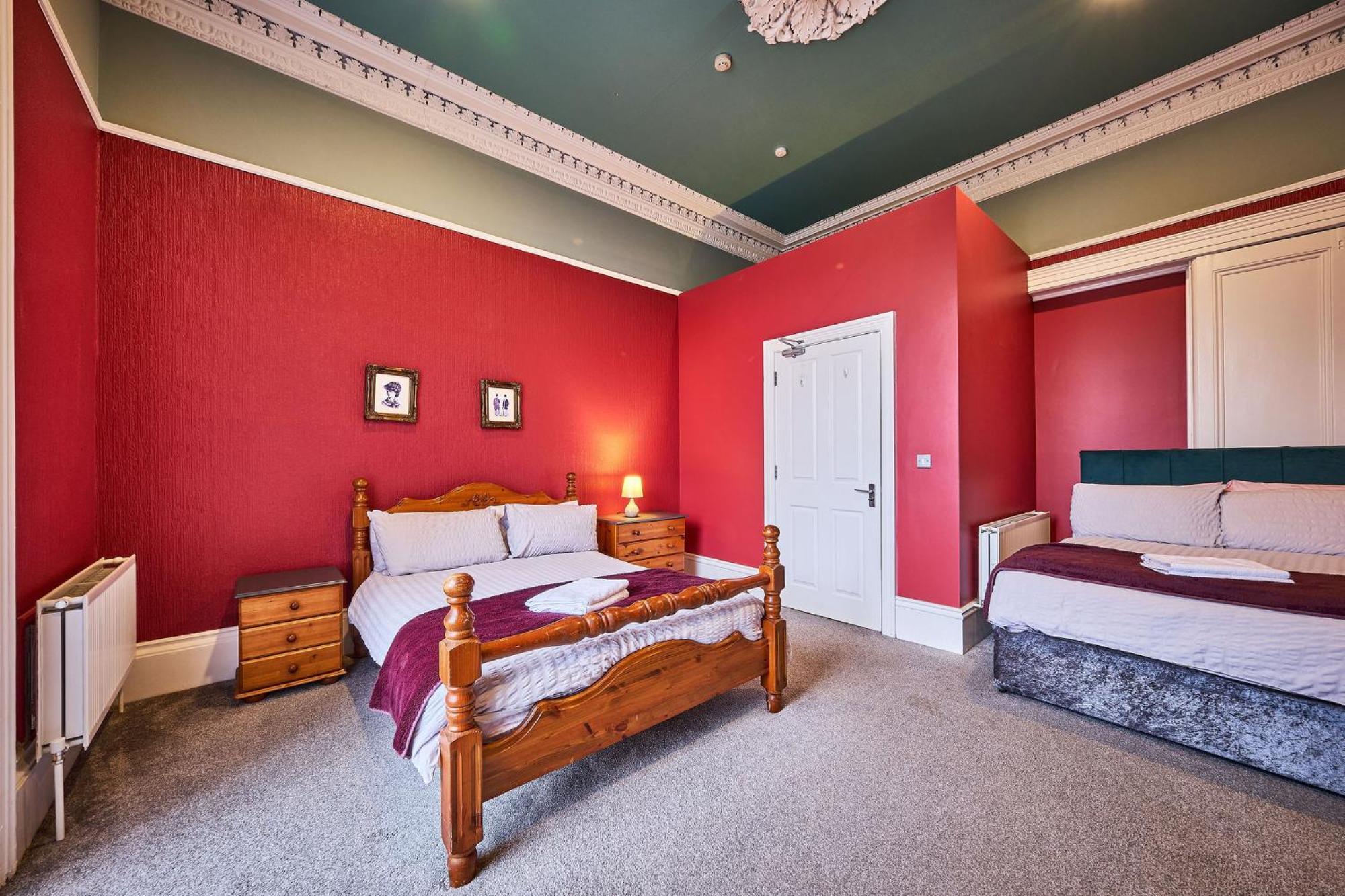 22 The Square Hotel Londonderry ภายนอก รูปภาพ